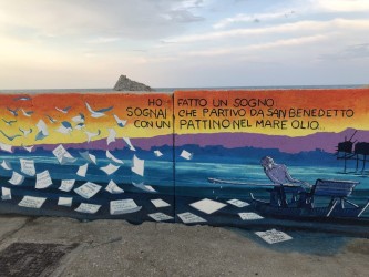 Un murales al molo sud